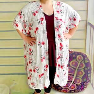 Elegant Torrid Kimono. White with red, black, and grey flowers. Size 5/6